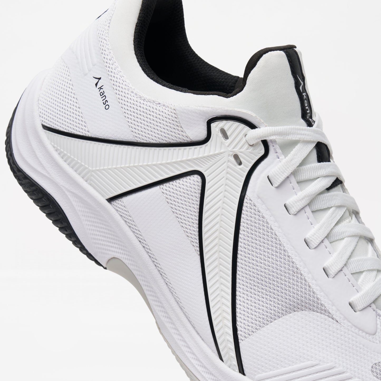 EQ SoftCourt White/Black